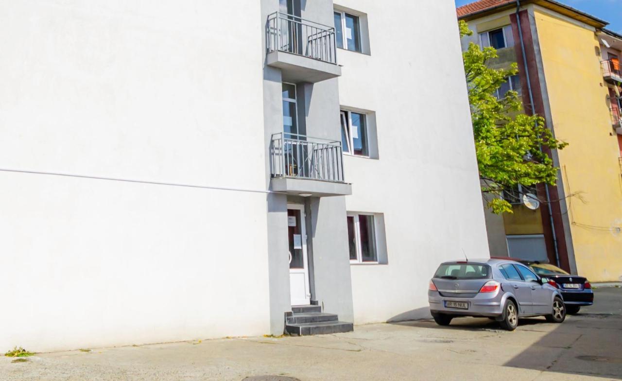 Apartament Cu O Camera Arad Exterior photo